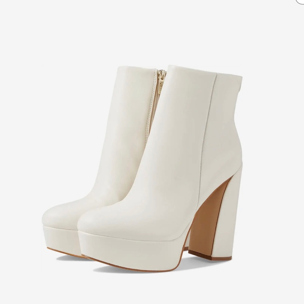 NWOT- RARE GUESS ‘Crafty’ Faux Leather Platform Ankle Boots In Ivory